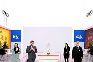 木星来信中的收音机与泛黄信纸